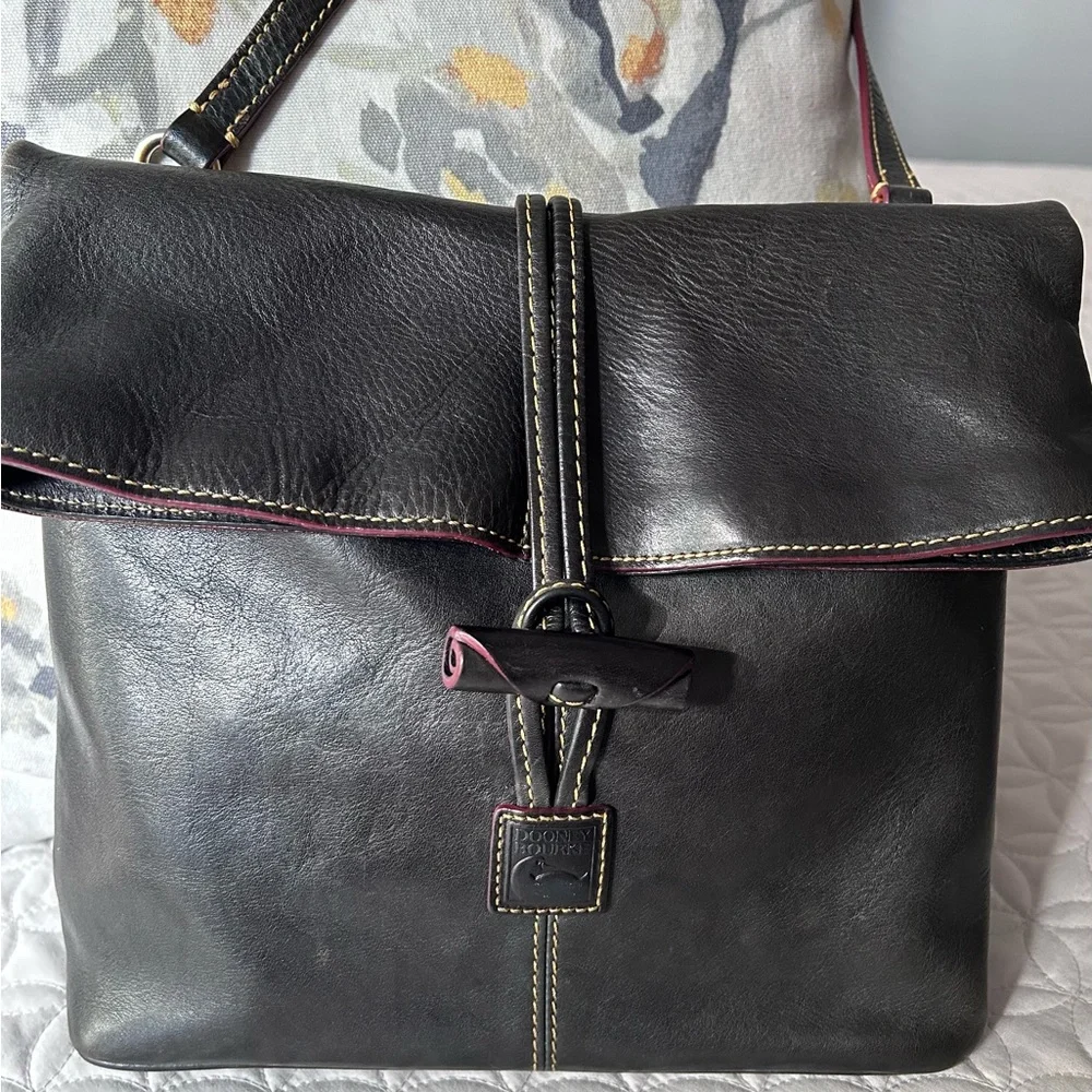 DOONEY & BOURKE FLORENTINE BLACK LEATHER SHOULDER BAG  Sleek polished leather - Picture 9 of 16